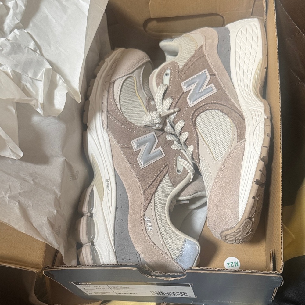 New Balance Brown Beige Shoes BRAND NEW NEVER WORN